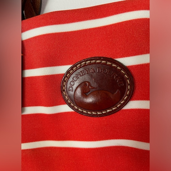 Dooney & Bourke Tote in Canvas with Leather Straps and Details. - Picture 2 of 15